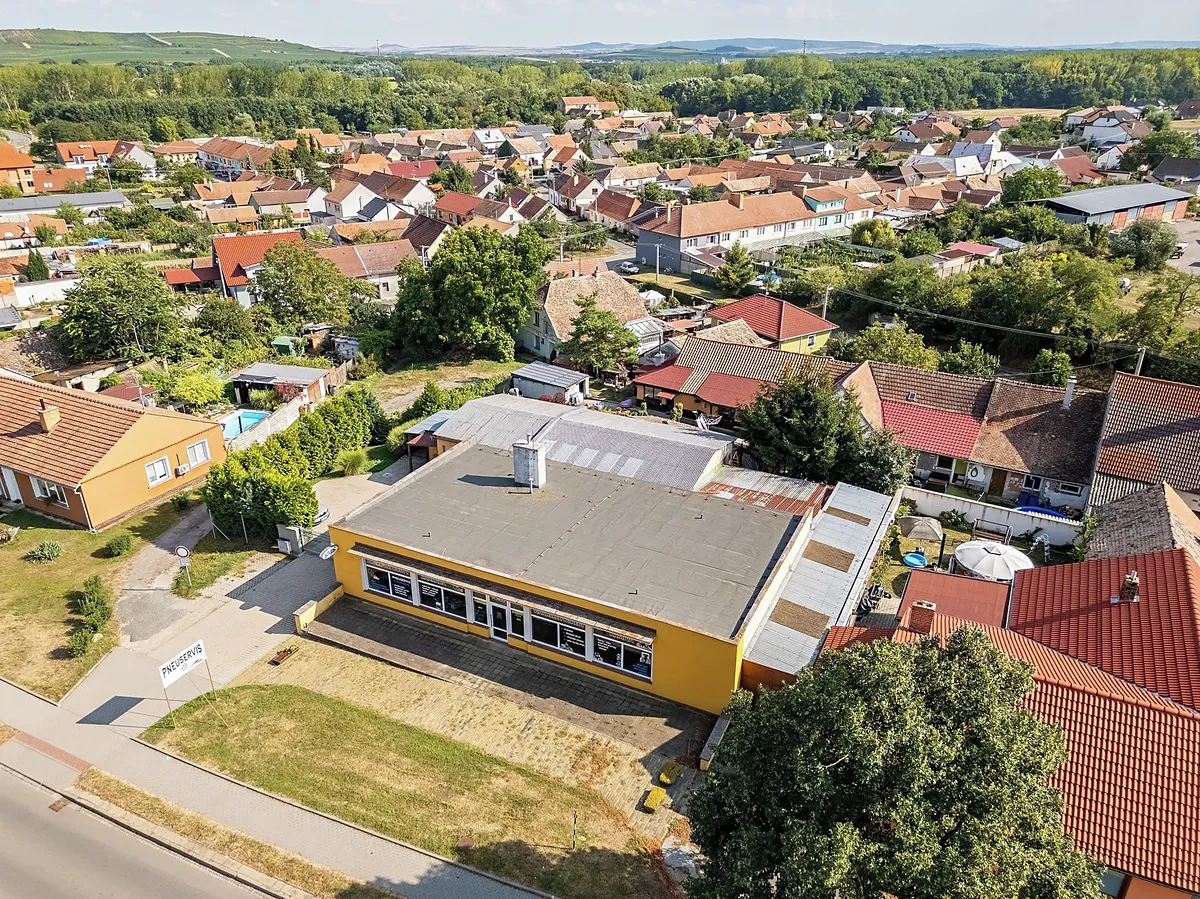 Prodej obchodního prostoru 484 m²